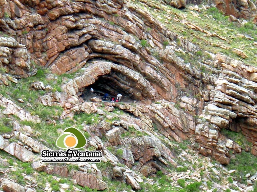 Gruta grande en la reserva sierras grandes de sierra de la ventana