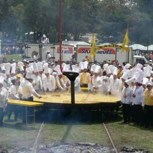 Fiesta de la Omelette Gigante