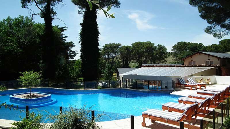 Hotel con piscina en Sierra de la Ventana