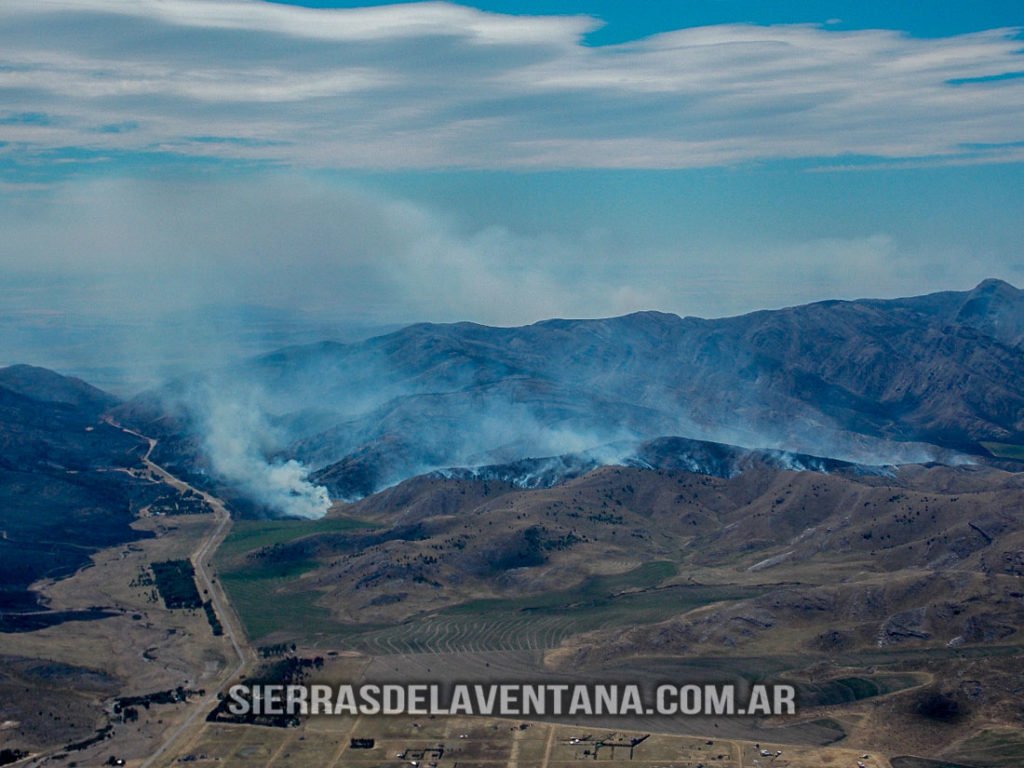 Incendio sobre las Sierras de la Ventana