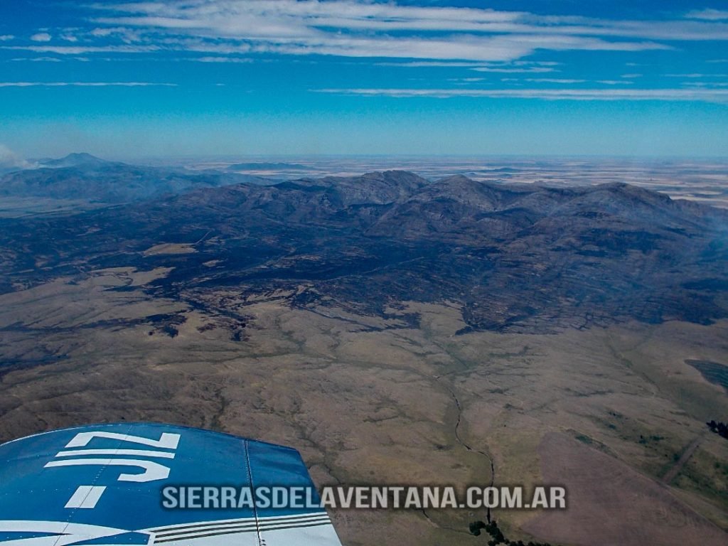 Incendio sobre las Sierras de la Ventana