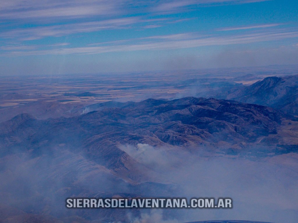 Incendio sobre las Sierras de la Ventana