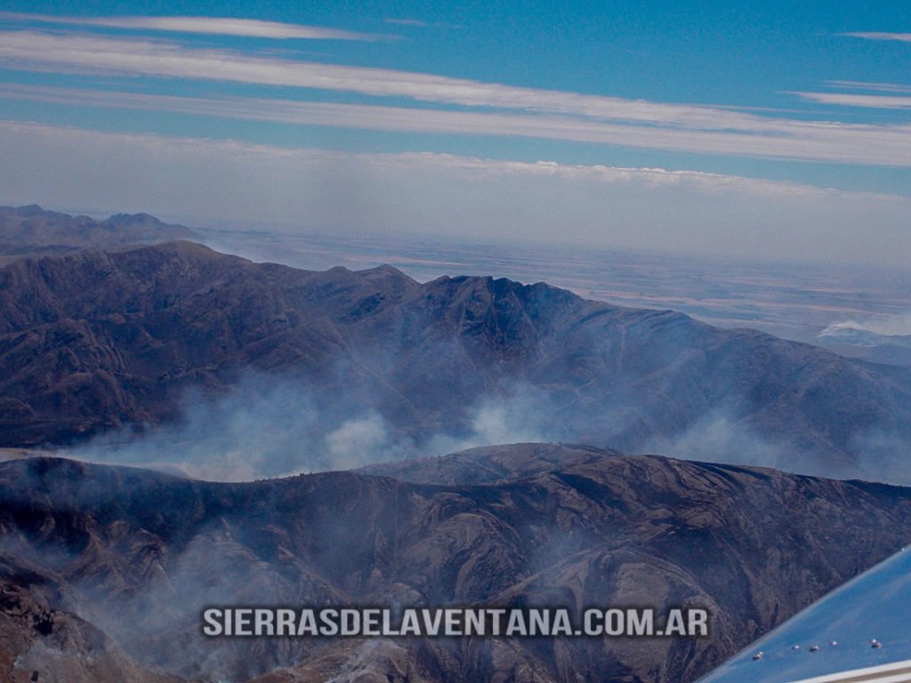 Incendio sobre las Sierras de la Ventana