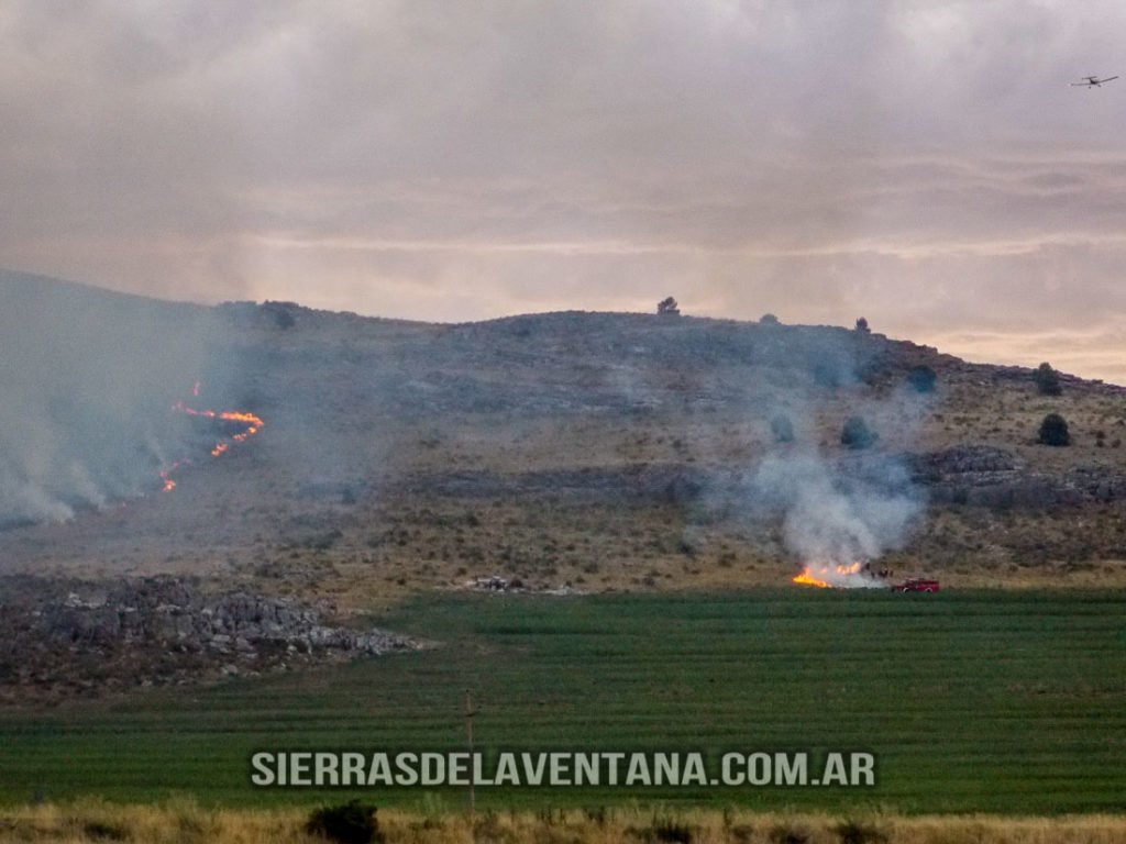 Incendio sobre las Sierras de la Ventana